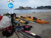 Non, les kayaks ne sont pas considérés comme des véhicules.